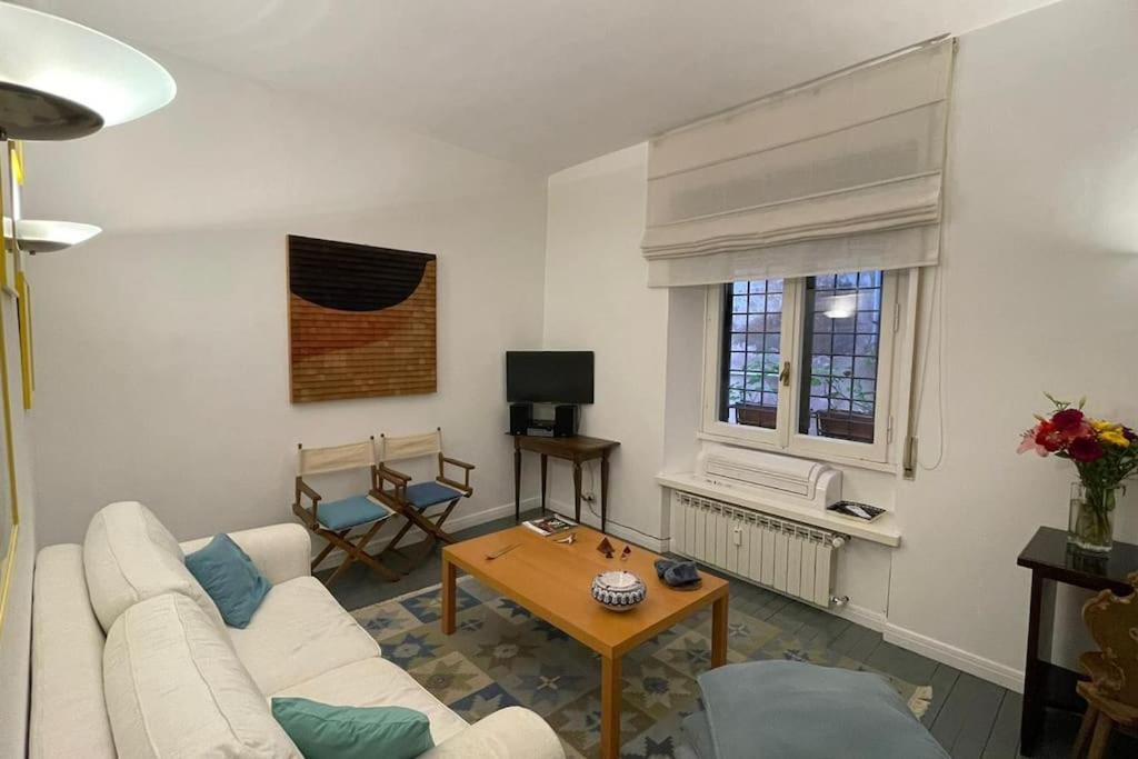 Apartament Vicolo San Trifone By Hili Rzym Zewnętrze zdjęcie